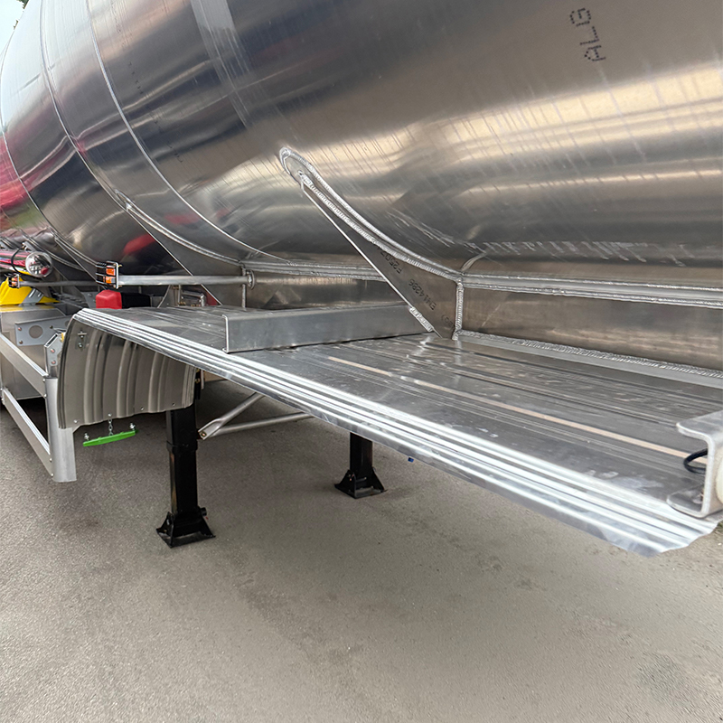 45m³ 4 Compartment Aluminum Alloy Tanker Semi Trailer - 图片 3